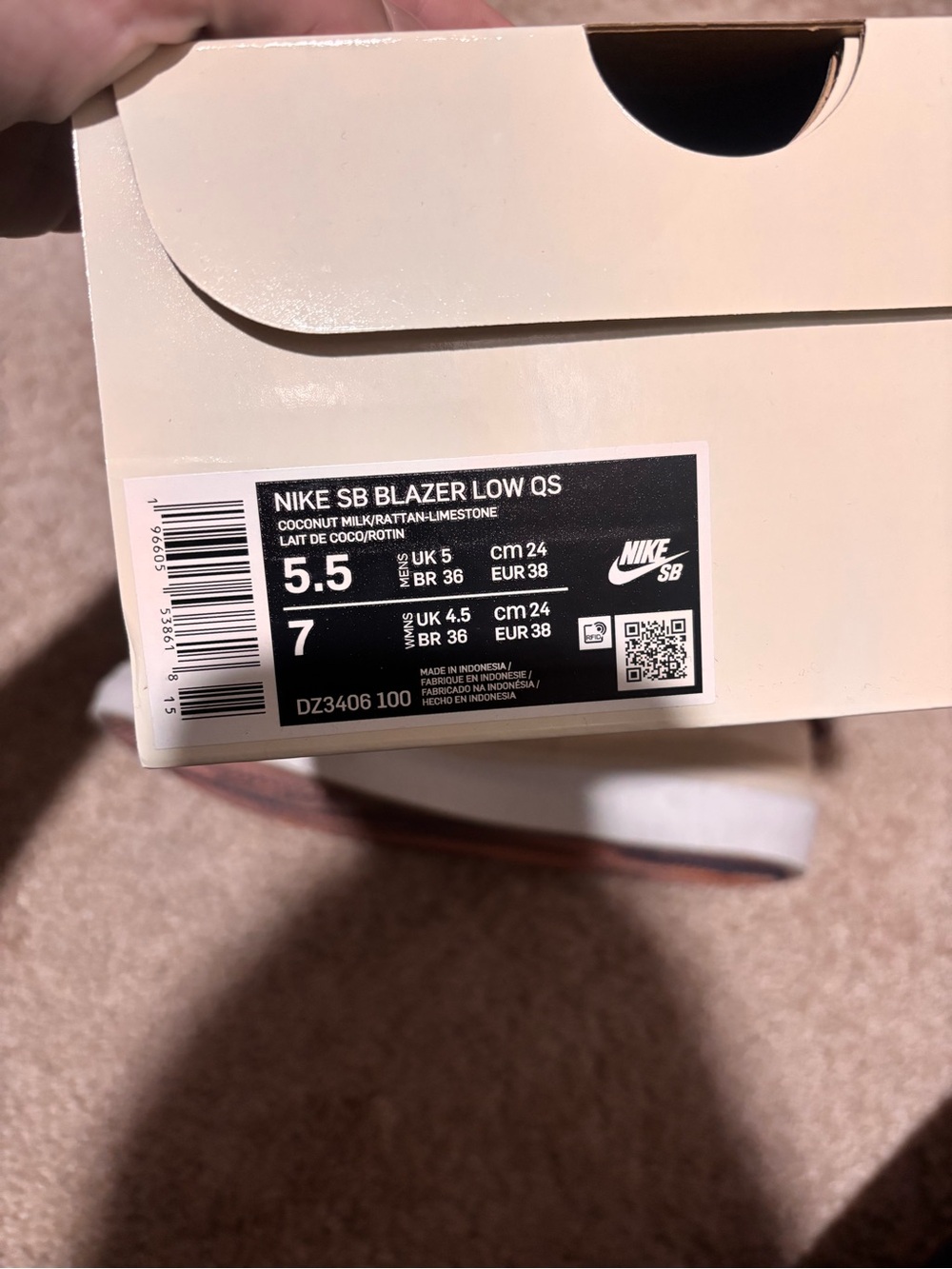 Nike Women’s Low-Top Canvas Sneakers in Cream and Tan - Picture 2 of 2